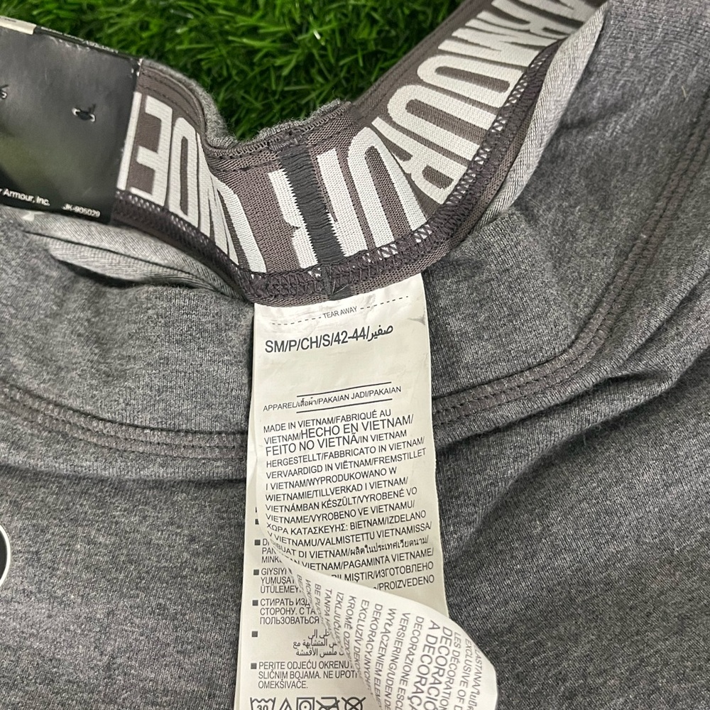 Under Armour NFL New England Patriots Women's HeatGear Ankle Leggings SZ. S - Picture 11 of 15